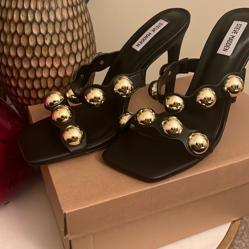 Jovanni black heels
